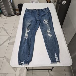 Trendy Distressed Skinny Jeans in Blue